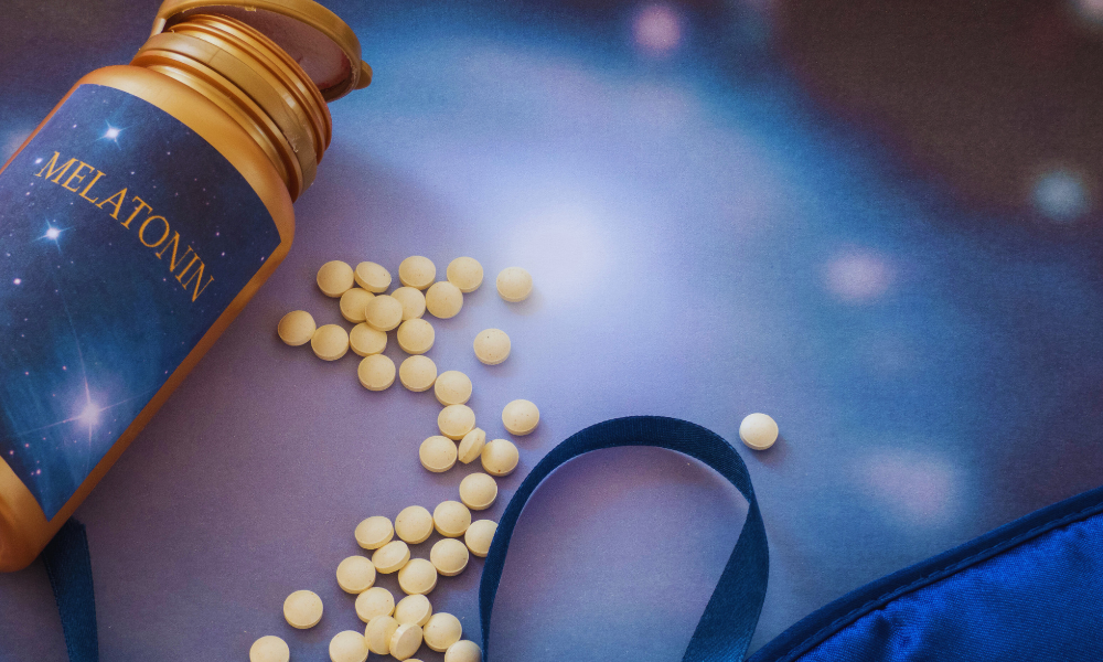 Frascos de melatonina e magnésio como alternativa natural para dormir